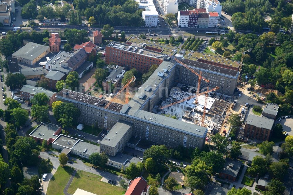 Berlin Friedrichshain aus der Vogelperspektive: Baustelle zum Neubau des Erweiterungsbaus am Krankenhaus Vivantes Klinikum im Friedrichshain in Berlin