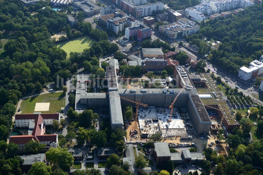 Berlin Friedrichshain von oben - Baustelle zum Neubau des Erweiterungsbaus am Krankenhaus Vivantes Klinikum im Friedrichshain in Berlin