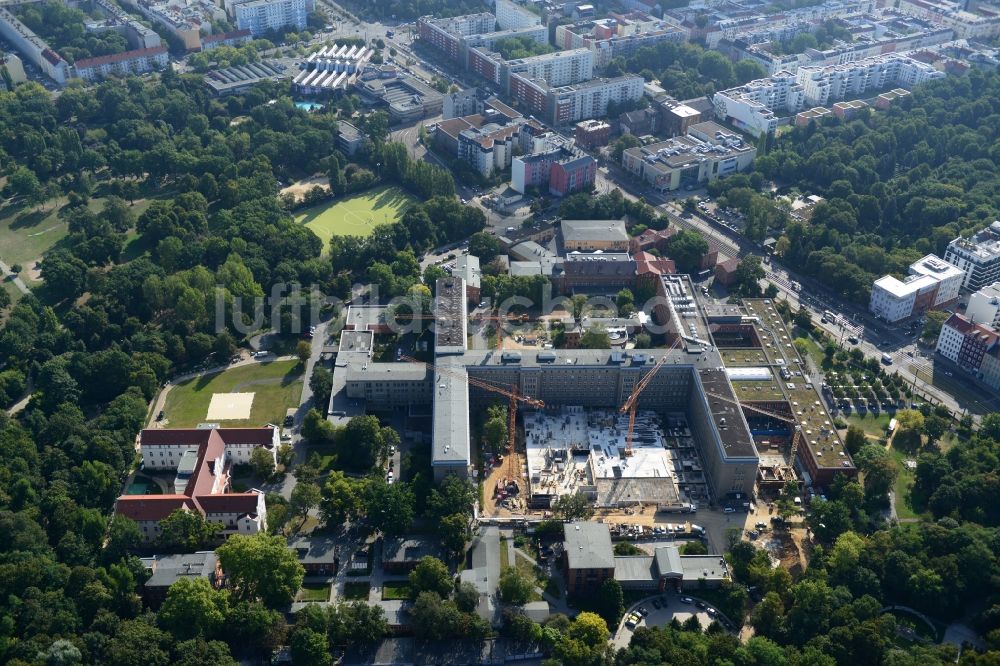 Berlin Friedrichshain aus der Vogelperspektive: Baustelle zum Neubau des Erweiterungsbaus am Krankenhaus Vivantes Klinikum im Friedrichshain in Berlin