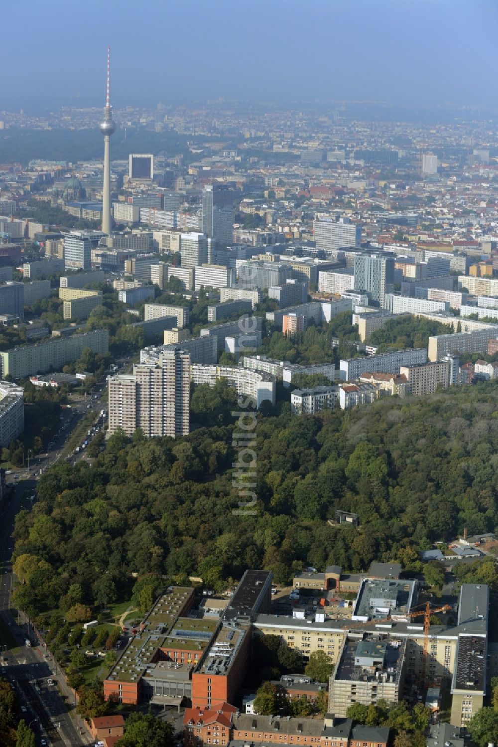 Luftaufnahme Berlin - Baustelle zum Neubau des Erweiterungsbaus am Krankenhaus Vivantes Klinikum im Friedrichshain in Berlin