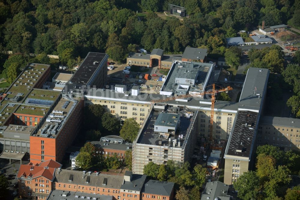 Berlin aus der Vogelperspektive: Baustelle zum Neubau des Erweiterungsbaus am Krankenhaus Vivantes Klinikum im Friedrichshain in Berlin