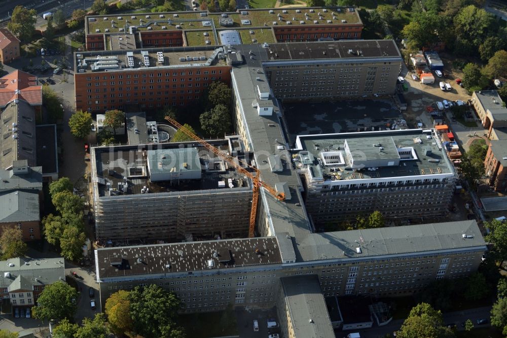 Berlin von oben - Baustelle zum Neubau des Erweiterungsbaus am Krankenhaus Vivantes Klinikum im Friedrichshain in Berlin