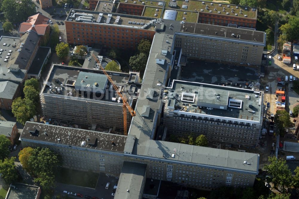 Luftbild Berlin - Baustelle zum Neubau des Erweiterungsbaus am Krankenhaus Vivantes Klinikum im Friedrichshain in Berlin