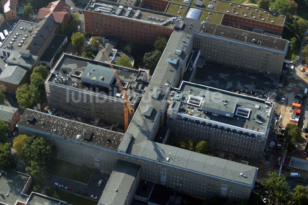 Luftaufnahme Berlin - Baustelle zum Neubau des Erweiterungsbaus am Krankenhaus Vivantes Klinikum im Friedrichshain in Berlin