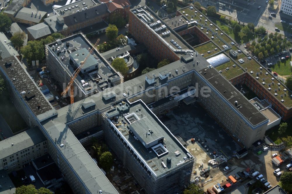 Berlin von oben - Baustelle zum Neubau des Erweiterungsbaus am Krankenhaus Vivantes Klinikum im Friedrichshain in Berlin