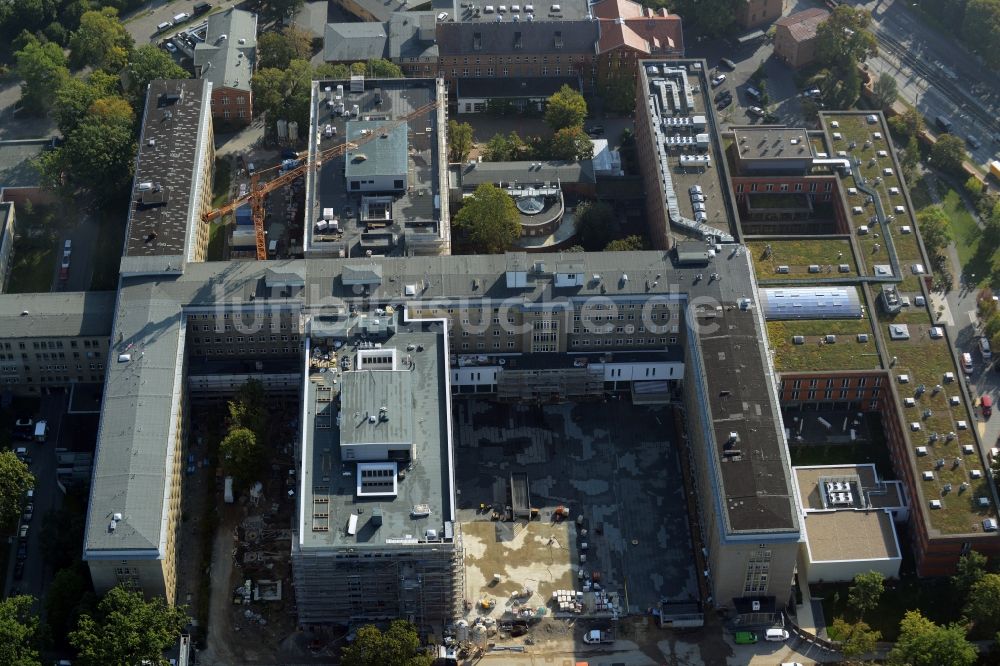 Berlin von oben - Baustelle zum Neubau des Erweiterungsbaus am Krankenhaus Vivantes Klinikum im Friedrichshain in Berlin