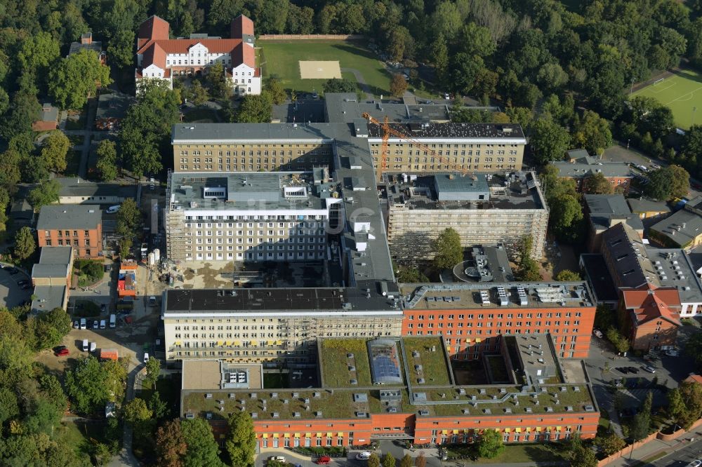 Luftaufnahme Berlin - Baustelle zum Neubau des Erweiterungsbaus am Krankenhaus Vivantes Klinikum im Friedrichshain in Berlin