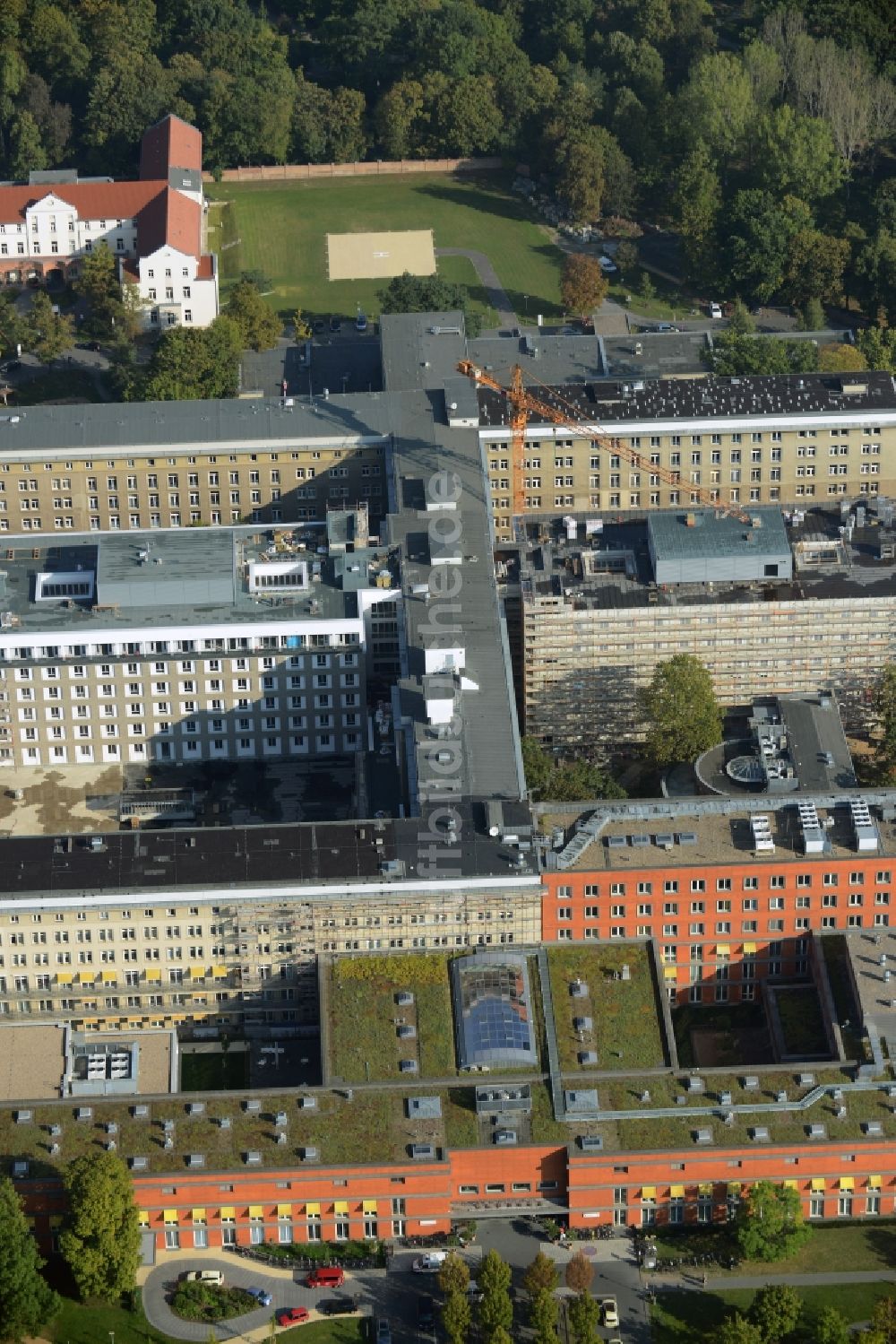 Berlin von oben - Baustelle zum Neubau des Erweiterungsbaus am Krankenhaus Vivantes Klinikum im Friedrichshain in Berlin