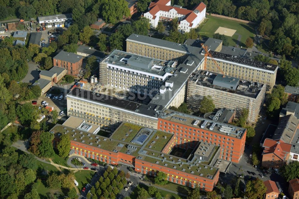 Luftaufnahme Berlin - Baustelle zum Neubau des Erweiterungsbaus am Krankenhaus Vivantes Klinikum im Friedrichshain in Berlin