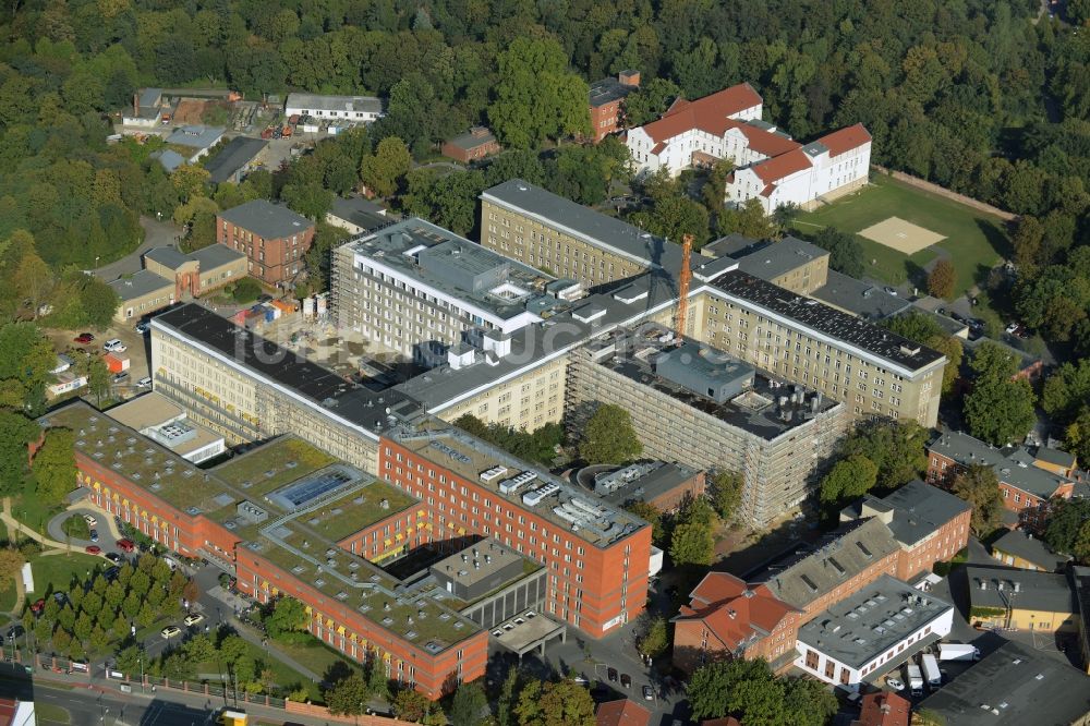 Berlin von oben - Baustelle zum Neubau des Erweiterungsbaus am Krankenhaus Vivantes Klinikum im Friedrichshain in Berlin