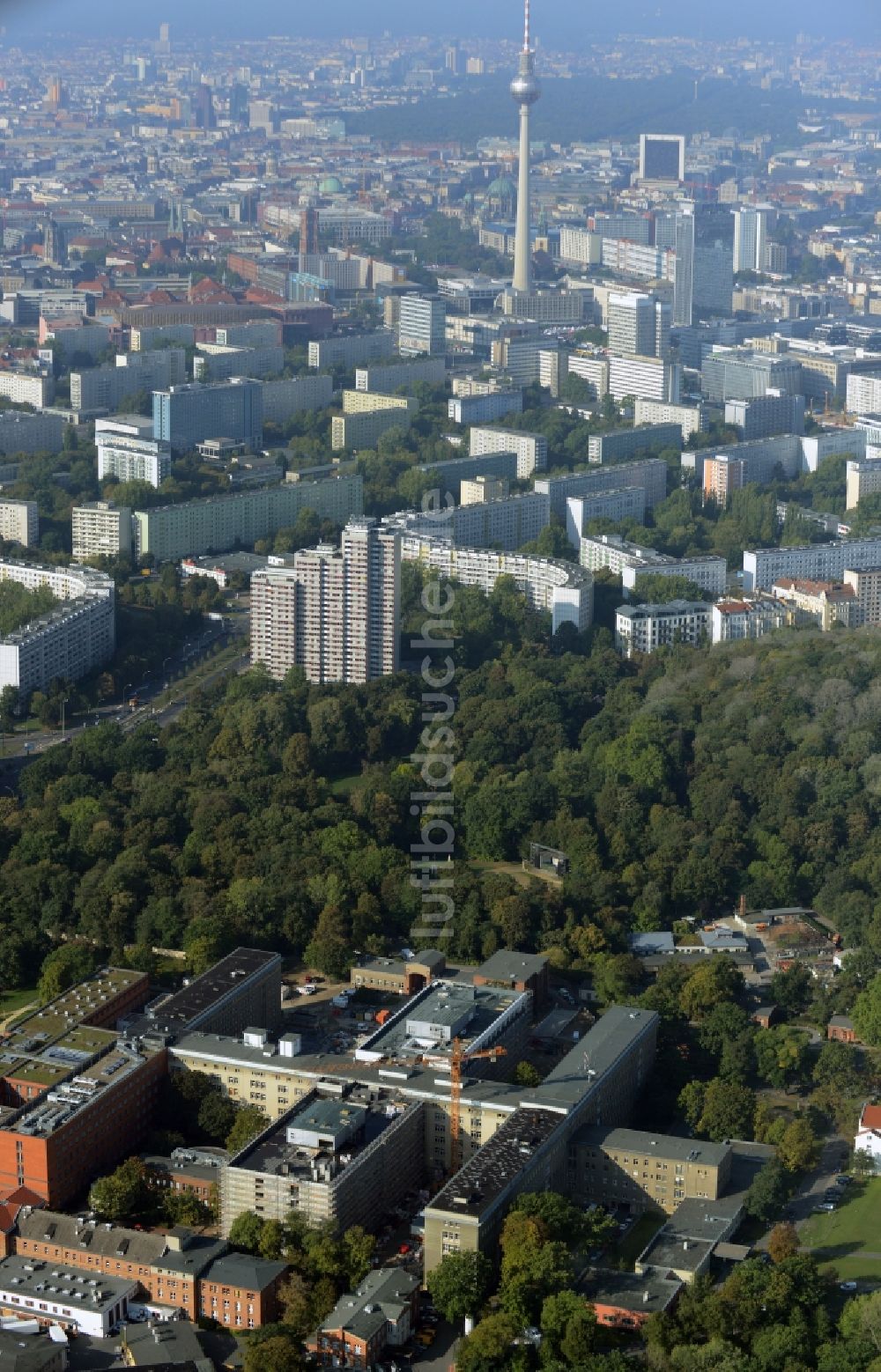 Berlin aus der Vogelperspektive: Baustelle zum Neubau des Erweiterungsbaus am Krankenhaus Vivantes Klinikum im Friedrichshain in Berlin