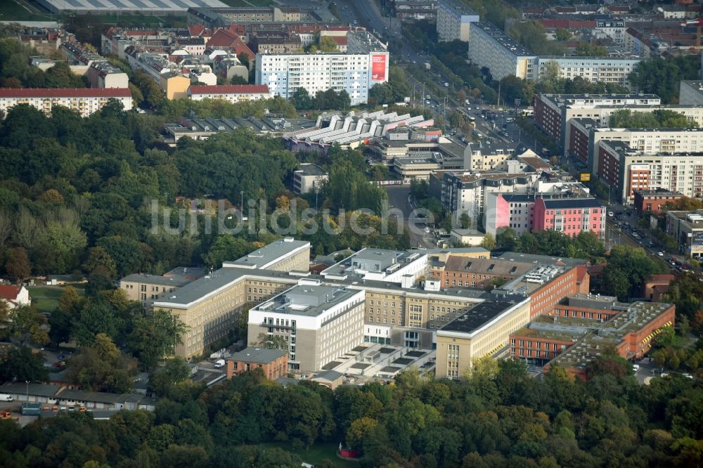 Berlin von oben - Baustelle zum Neubau des Erweiterungsbaus am Krankenhaus Vivantes Klinikum im Friedrichshain in Berlin