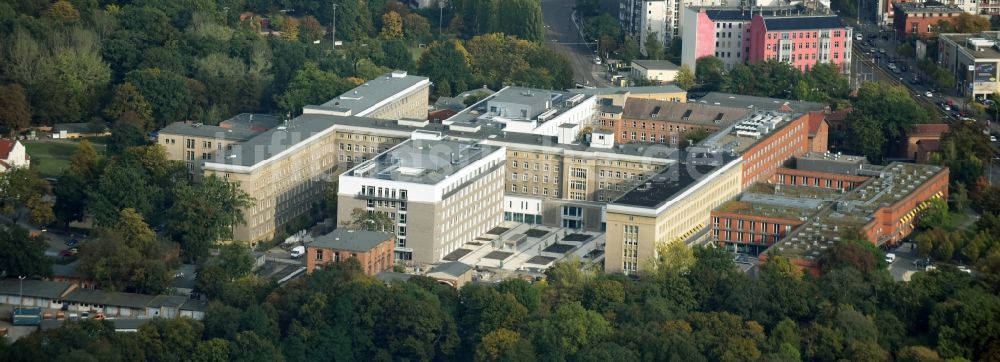 Berlin aus der Vogelperspektive: Baustelle zum Neubau des Erweiterungsbaus am Krankenhaus Vivantes Klinikum im Friedrichshain in Berlin