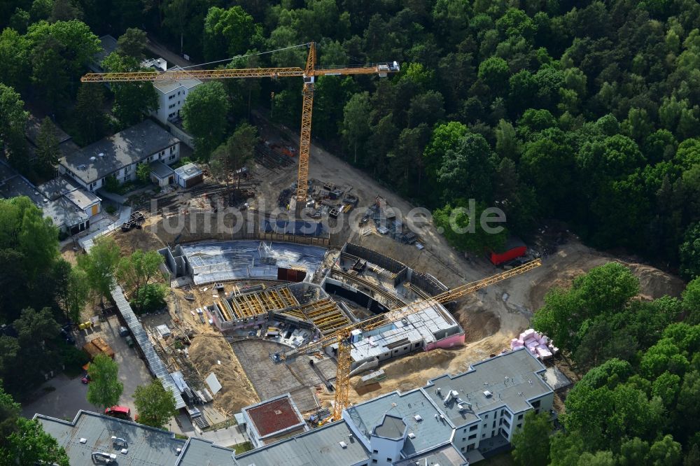 Berlin Frohnau von oben - Baustelle zum Neubau eines Erweiterungsbaus am P.A.N. ZENTRUM für Post-Akute Neurorehabilitation im Fürst Donnersmarck-Haus Berlin - Frohnau