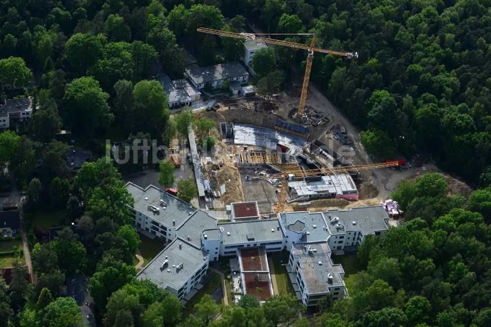 Berlin Frohnau aus der Vogelperspektive: Baustelle zum Neubau eines Erweiterungsbaus am P.A.N. ZENTRUM für Post-Akute Neurorehabilitation im Fürst Donnersmarck-Haus Berlin - Frohnau