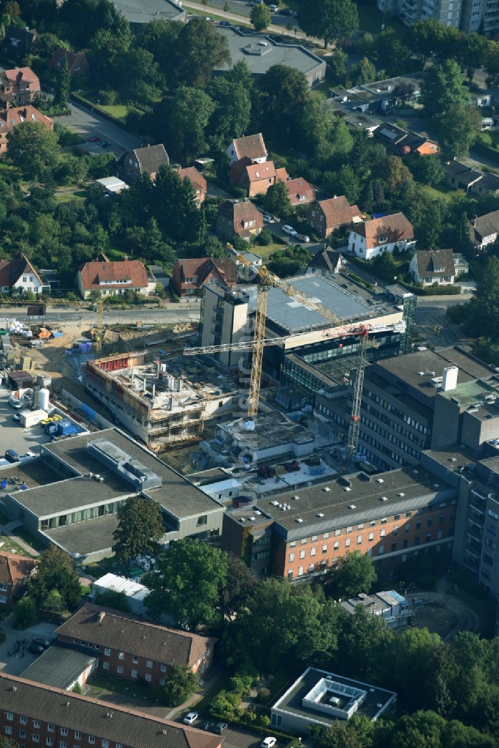 Lüneburg aus der Vogelperspektive: Baustelle zum Neubau des Erweiterungsbaus des Städtischen Klinikums Lüneburg in Lüneburg im Bundesland Niedersachsen