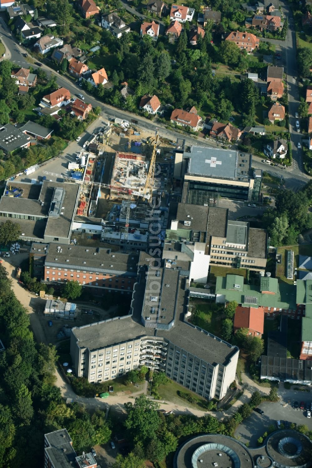 Lüneburg von oben - Baustelle zum Neubau des Erweiterungsbaus des Städtischen Klinikums Lüneburg in Lüneburg im Bundesland Niedersachsen