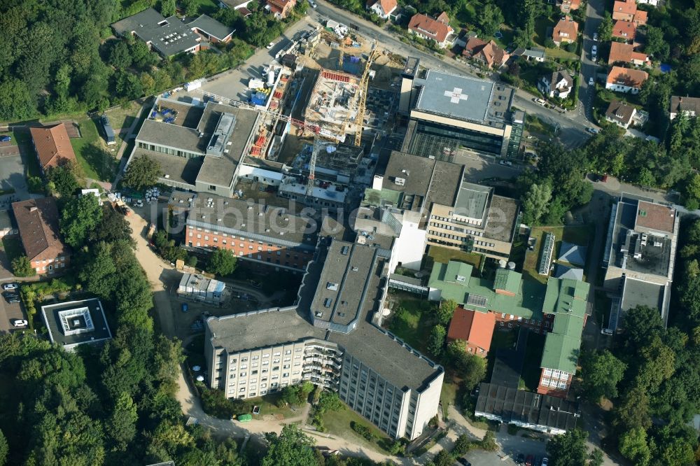 Lüneburg aus der Vogelperspektive: Baustelle zum Neubau des Erweiterungsbaus des Städtischen Klinikums Lüneburg in Lüneburg im Bundesland Niedersachsen