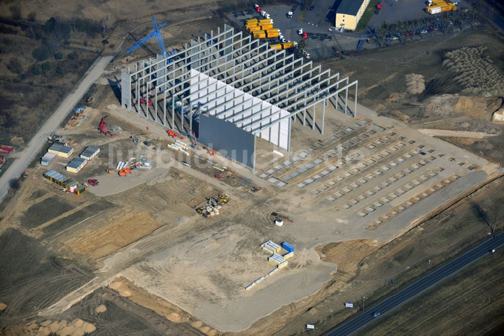 Luftaufnahme Hoppegarten - Baustelle zum Neubau der Europazentrale Clinton in Hoppegarten im Bundesland Brandenburg