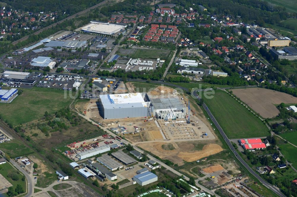 Luftaufnahme Hoppegarten - Baustelle zum Neubau der Europazentrale Clinton in Hoppegarten im Bundesland Brandenburg