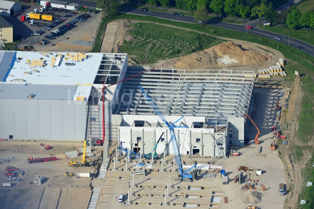 Luftaufnahme Hoppegarten - Baustelle zum Neubau der Europazentrale Clinton in Hoppegarten im Bundesland Brandenburg