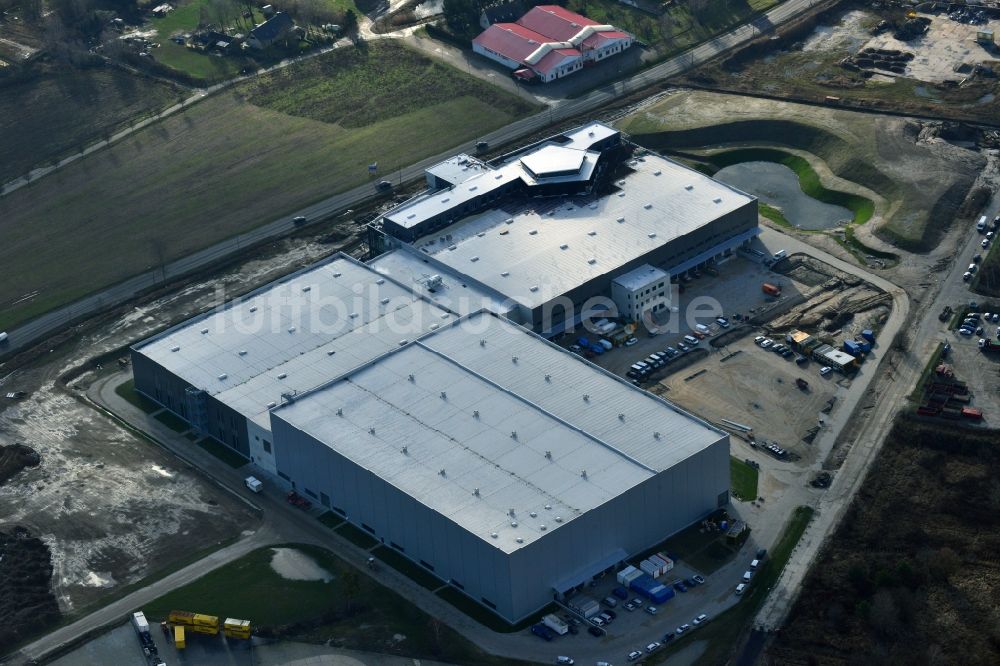 Luftaufnahme Hoppegarten - Baustelle zum Neubau der Europazentrale Clinton in Hoppegarten im Bundesland Brandenburg