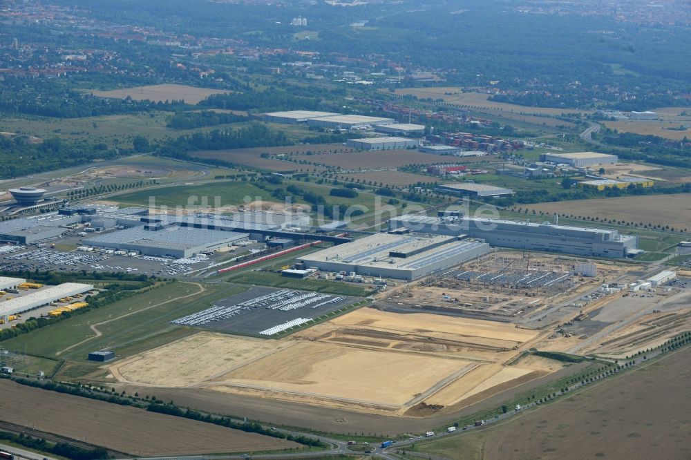 Leipzig von oben - Baustelle zum Neubau von Fertigungsanlagen und Montagehallen auf dem Werksgelände der PORSCHE AG in Leipzig im Bundesland Sachsen