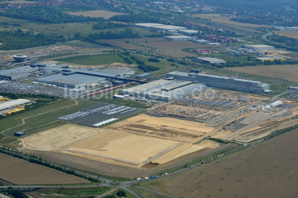 Luftbild Leipzig - Baustelle zum Neubau von Fertigungsanlagen und Montagehallen auf dem Werksgelände der PORSCHE AG in Leipzig im Bundesland Sachsen