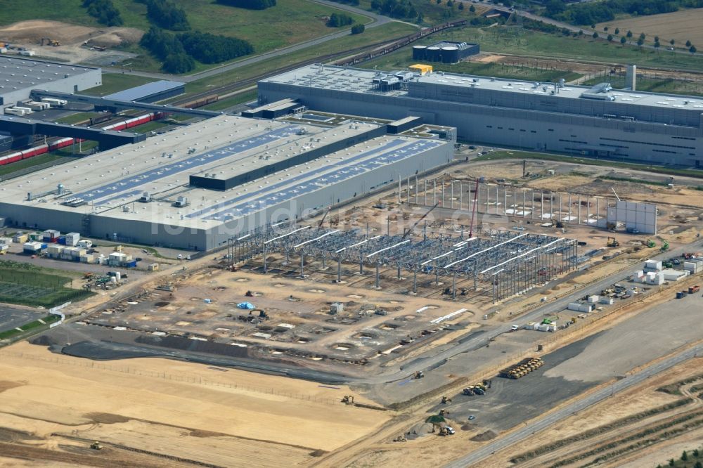 Luftaufnahme Leipzig - Baustelle zum Neubau von Fertigungsanlagen und Montagehallen auf dem Werksgelände der PORSCHE AG in Leipzig im Bundesland Sachsen