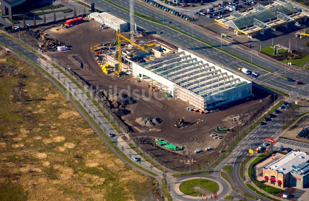 Luftaufnahme Oberhausen - Baustelle zum Neubau einer Filiale des Berufsbekleidungsherstellers Engelbert Strauss in Oberhausen im Bundesland Nordrhein-Westfalen