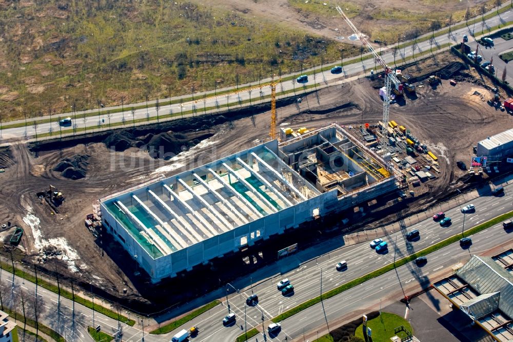 Oberhausen aus der Vogelperspektive: Baustelle zum Neubau einer Filiale des Berufsbekleidungsherstellers Engelbert Strauss in Oberhausen im Bundesland Nordrhein-Westfalen