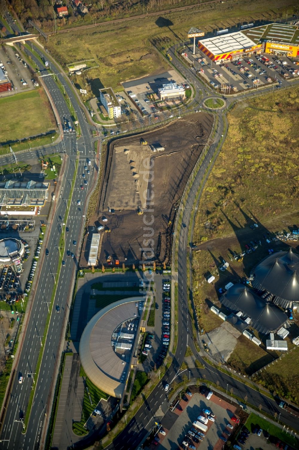 Oberhausen aus der Vogelperspektive: Baustelle zum Neubau einer Filiale und Verwaltungsgebäude des Berufsbekleidungsherstellers Engelbert Strauss in Oberhausen im Bundesland Nordrhein-Westfalen