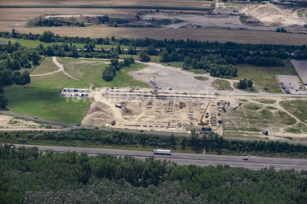 Luftbild Fischamend-Dorf - Baustelle zum Neubau der Firmenzentrale von Makita Österreich im Gewerbegebiet Airportcity in Fischamend-Dorf in Niederösterreich, Österreich