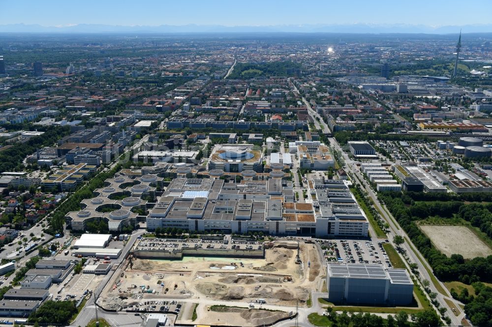 Luftbild München - Baustelle zum Neubau des FIZ Forschungs- und Innovationszentrum Nord auf dem Entwicklungscampus der BMW AG in München im Bundesland Bayern, Deutschland