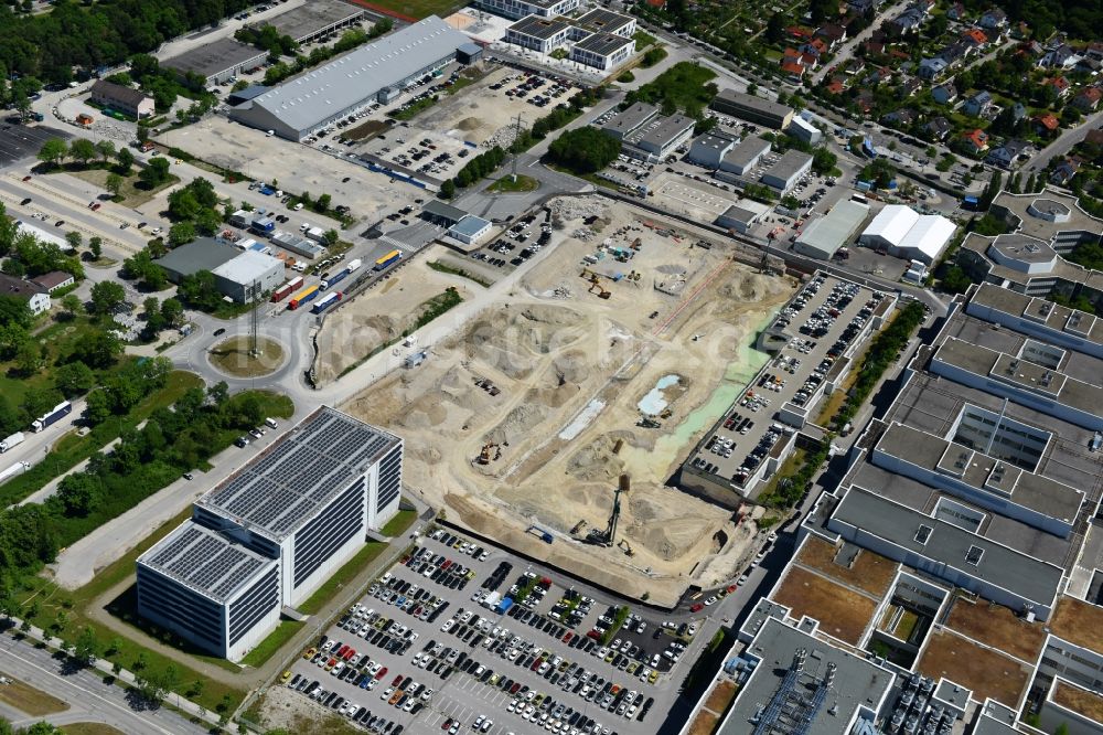 Luftaufnahme München - Baustelle zum Neubau des FIZ Forschungs- und Innovationszentrum Nord auf dem Entwicklungscampus der BMW AG in München im Bundesland Bayern, Deutschland