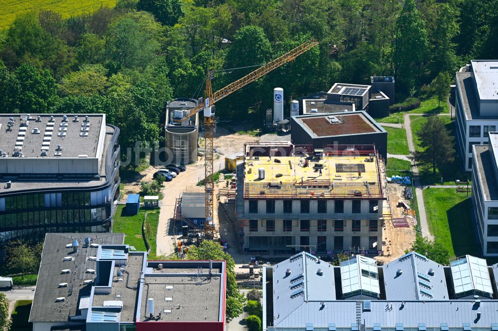 Luftaufnahme Berlin - Baustelle zum Neubau eines Forschungs- Gebäudes und Bürokomplex des Max Delbrück Centers im Ortsteil Buch in Berlin, Deutschland