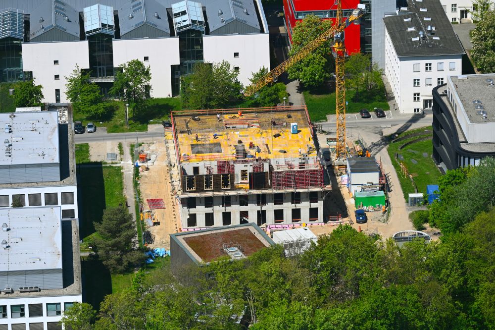 Luftaufnahme Berlin - Baustelle zum Neubau eines Forschungs- Gebäudes und Bürokomplex des Max Delbrück Centers im Ortsteil Buch in Berlin, Deutschland