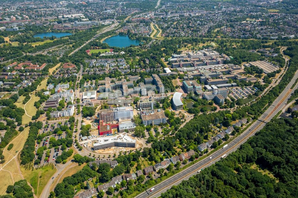 Düsseldorf von oben - Baustelle zum Neubau des Forschungsgebäude der Lebenswissenschaften an der Universitätsstraße in Düsseldorf im Bundesland Nordrhein-Westfalen, Deutschland