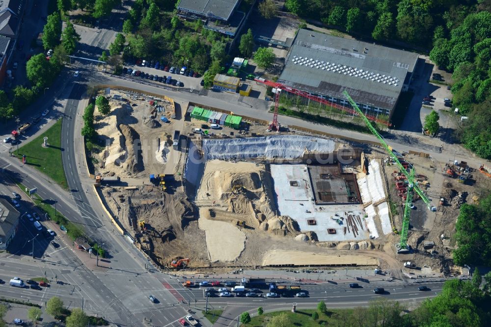 Potsdam aus der Vogelperspektive: Baustelle zum Neubau eines Freizeitbades mit Schwimmhalle in Potsdam im Bundesland Brandenburg