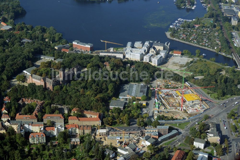 Luftaufnahme Potsdam - Baustelle zum Neubau eines Freizeitbades mit Schwimmhalle in Potsdam im Bundesland Brandenburg