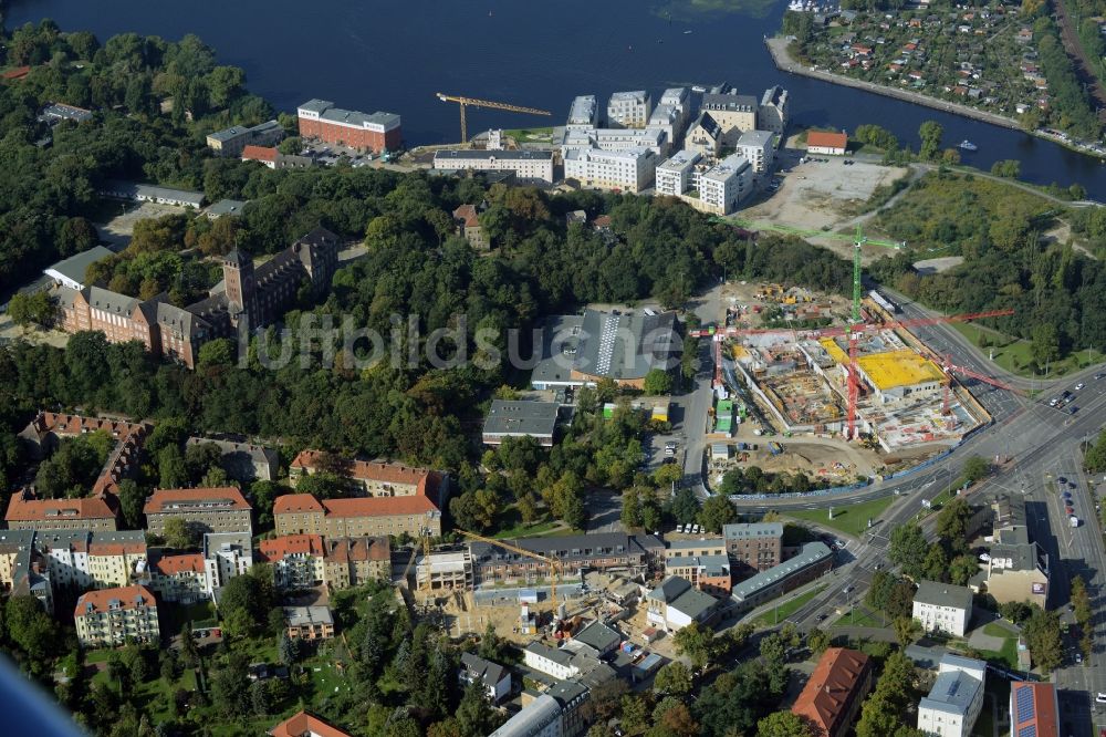 Potsdam von oben - Baustelle zum Neubau eines Freizeitbades mit Schwimmhalle in Potsdam im Bundesland Brandenburg