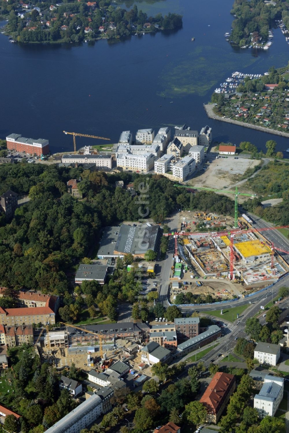 Potsdam aus der Vogelperspektive: Baustelle zum Neubau eines Freizeitbades mit Schwimmhalle in Potsdam im Bundesland Brandenburg