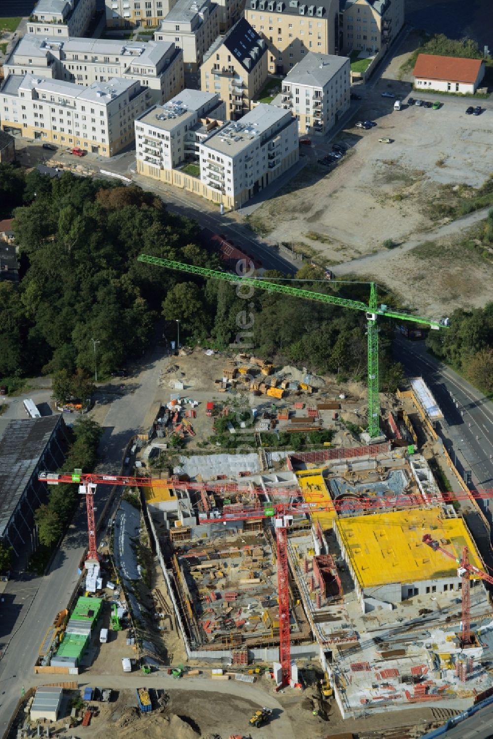 Potsdam von oben - Baustelle zum Neubau eines Freizeitbades mit Schwimmhalle in Potsdam im Bundesland Brandenburg