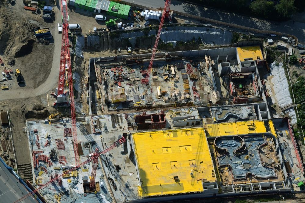 Luftaufnahme Potsdam - Baustelle zum Neubau eines Freizeitbades mit Schwimmhalle in Potsdam im Bundesland Brandenburg