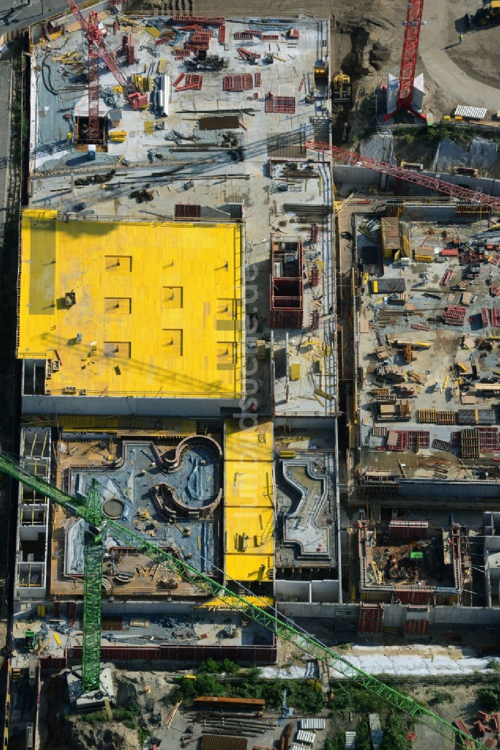 Luftbild Potsdam - Baustelle zum Neubau eines Freizeitbades mit Schwimmhalle in Potsdam im Bundesland Brandenburg