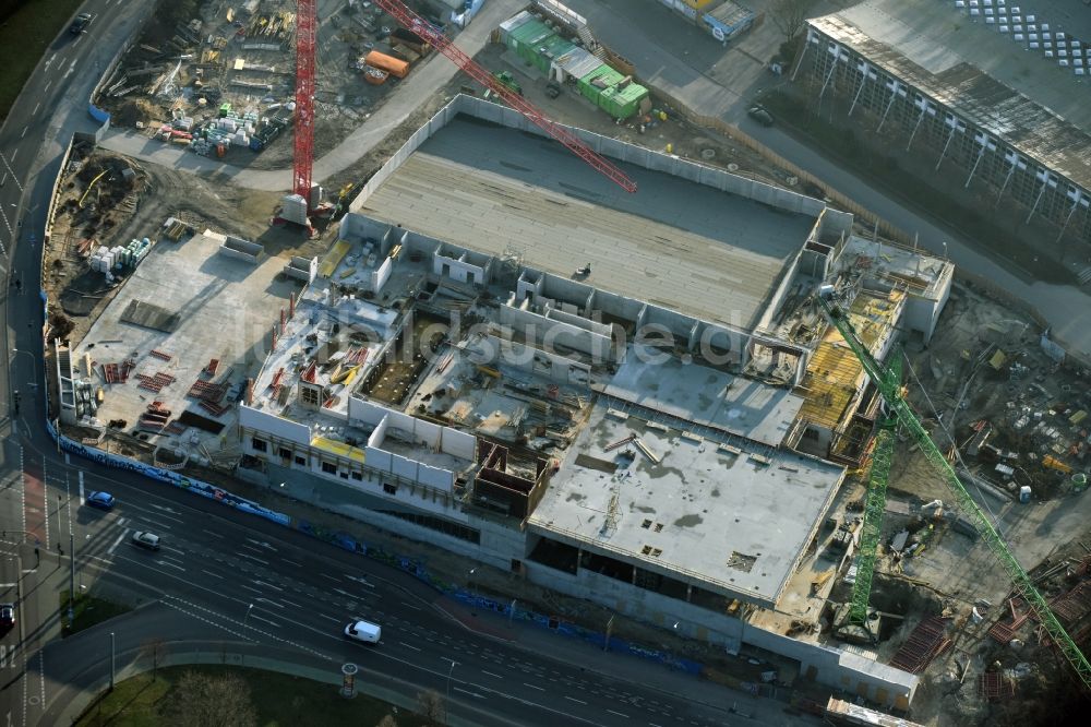 Potsdam von oben - Baustelle zum Neubau eines Freizeitbades mit Schwimmhalle in Potsdam im Bundesland Brandenburg