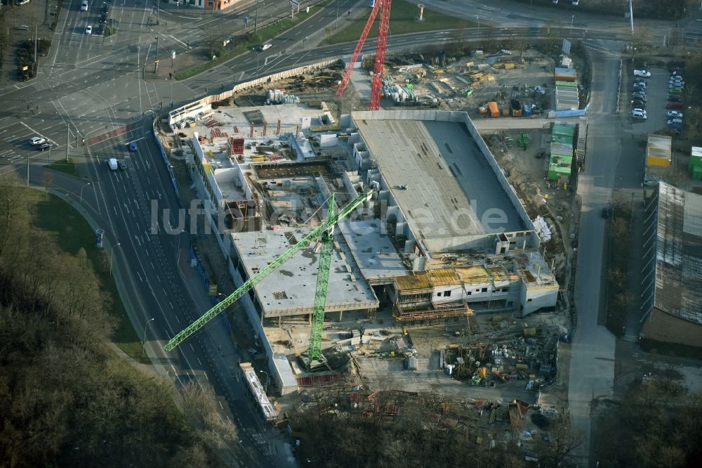 Potsdam aus der Vogelperspektive: Baustelle zum Neubau eines Freizeitbades mit Schwimmhalle in Potsdam im Bundesland Brandenburg