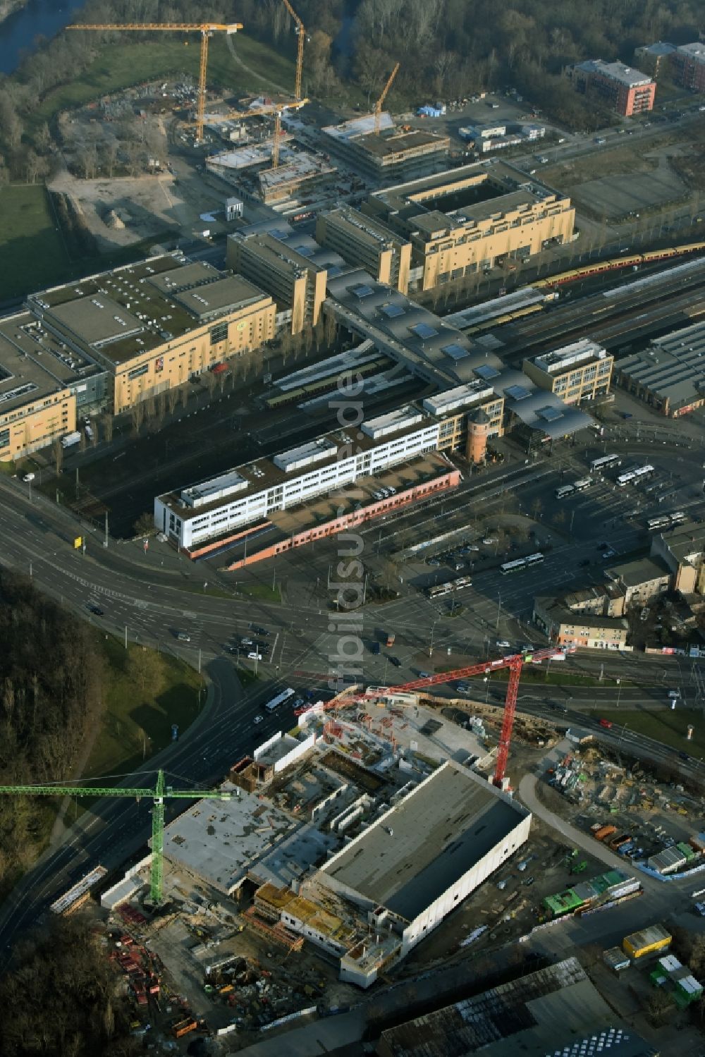 Potsdam von oben - Baustelle zum Neubau eines Freizeitbades mit Schwimmhalle in Potsdam im Bundesland Brandenburg