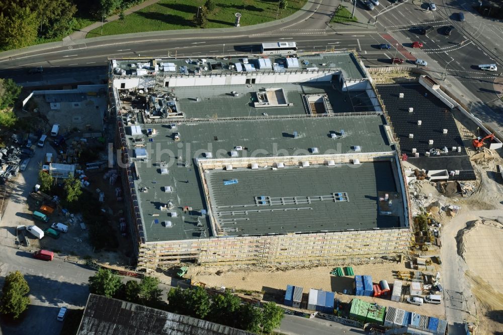 Luftaufnahme Potsdam - Baustelle zum Neubau eines Freizeitbades mit Schwimmhalle in Potsdam im Bundesland Brandenburg