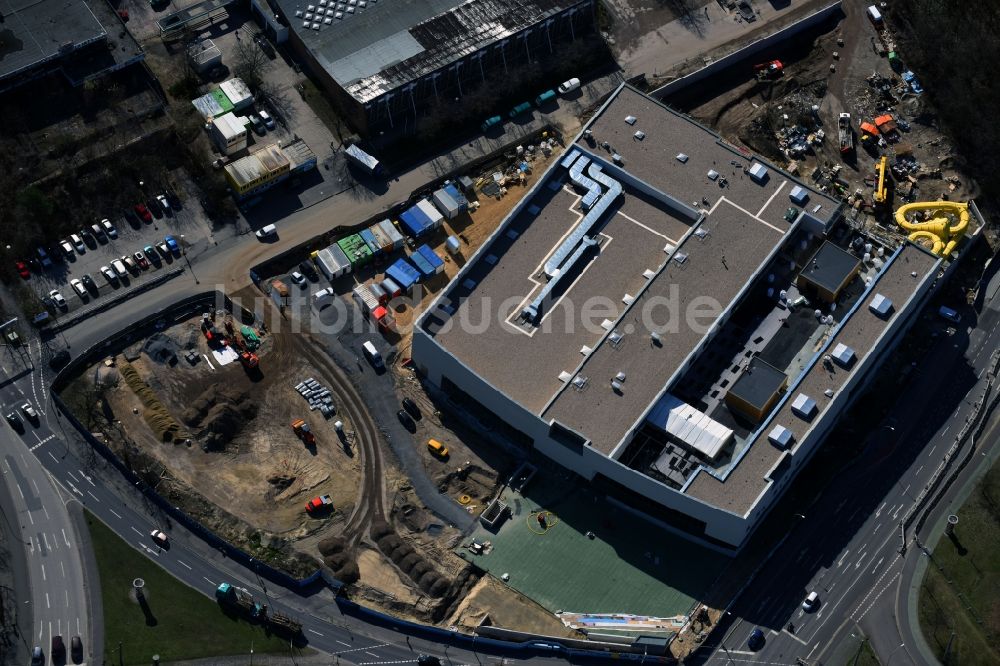 Luftbild Potsdam - Baustelle zum Neubau eines Freizeitbades mit Schwimmhalle in Potsdam im Bundesland Brandenburg